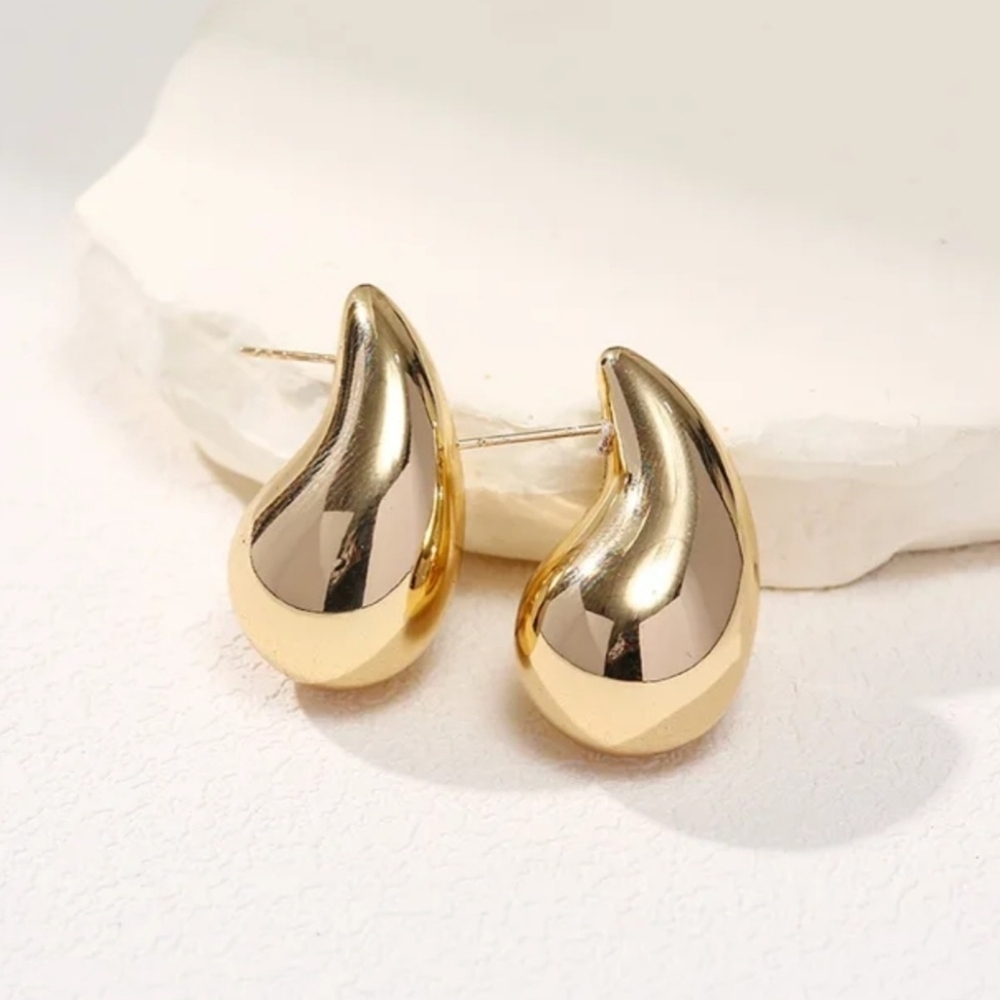 NWT Waterdrop Teardrop Huggie Gold Trendy Post Earrings